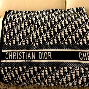 🔥🔥🔥soft blanket! Great condition🔥😱